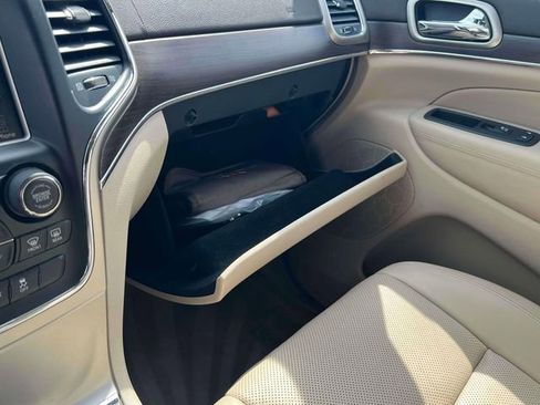 Used 2016 Jeep Grand Cherokee Overland AWD/4WD image 12