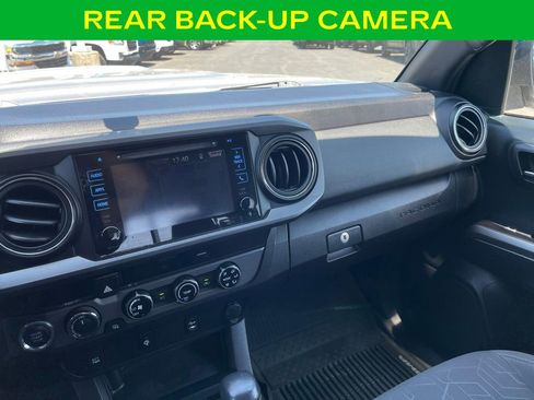 Used 2017 Toyota Tacoma TRD Sport w/ Tow Package AWD/4WD image 19
