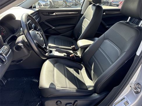Used 2020 Volkswagen Passat 2.0T R-Line image 11