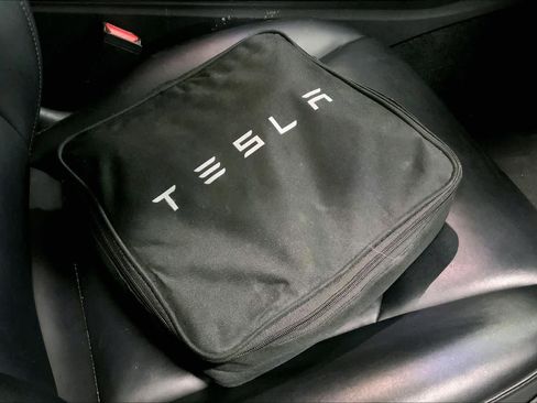 Used 2022 Tesla Model Y Long Range image 29