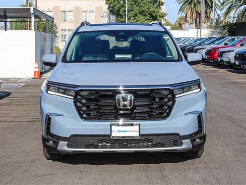 New 2025 Honda Pilot Touring image 2