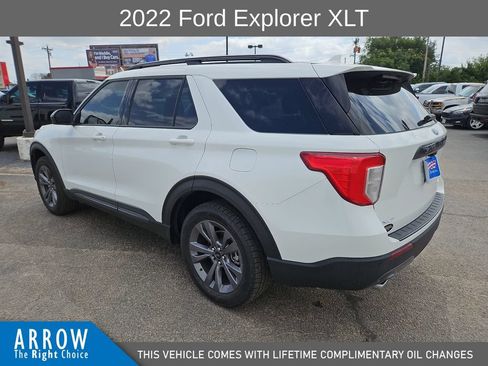 Used 2022 Ford Explorer XLT w/ Equipment Group 202A AWD/4WD image 8