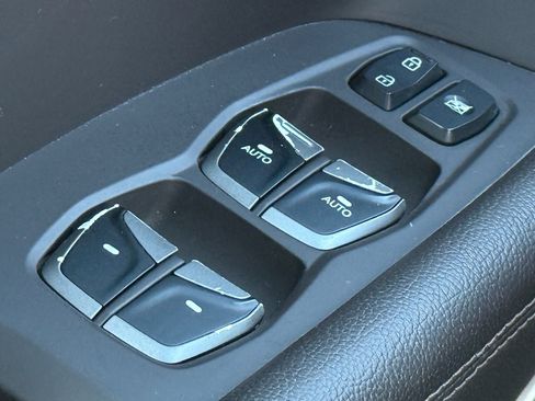 Used 2018 Hyundai Santa Fe SE image 16