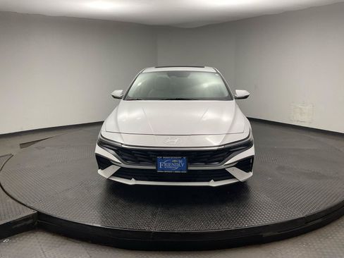 Used 2024 Hyundai Elantra Limited FWD image 2