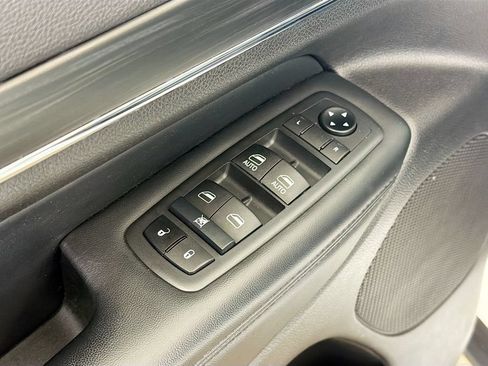 Used 2021 Jeep Grand Cherokee Limited AWD/4WD image 19