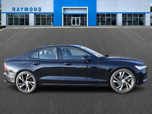 Used 2022 Volvo S60 B5 Momentum w/ Premium Package image 2