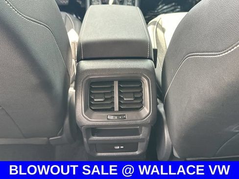 Certified 2023 Volkswagen Taos SE FWD image 14