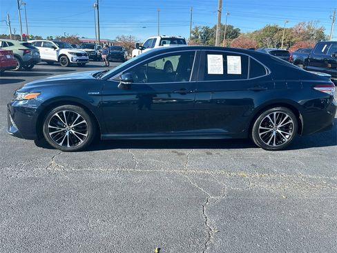 Used 2020 Toyota Camry SE image 6