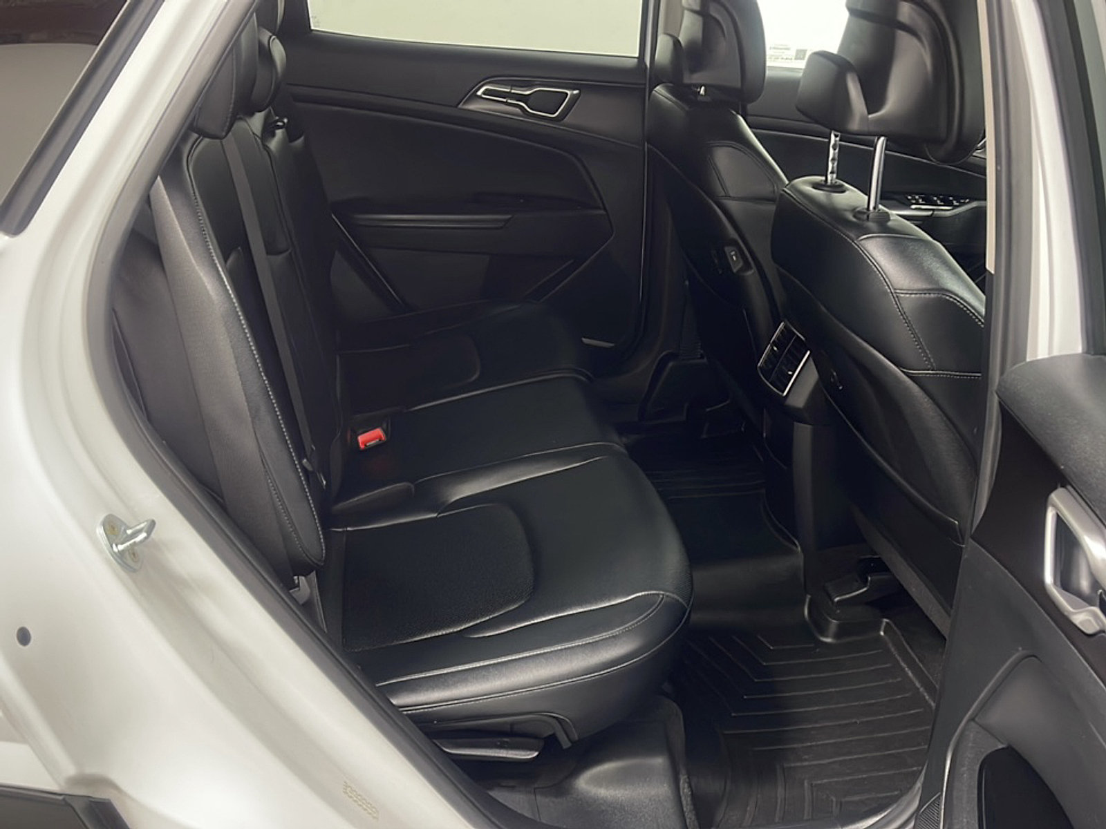 Used 2023 Kia Sportage EX FWD image 21