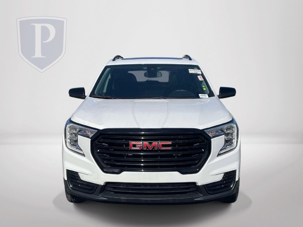Used 2023 GMC Terrain SLE w/ Driver Convenience Package FWD image 3