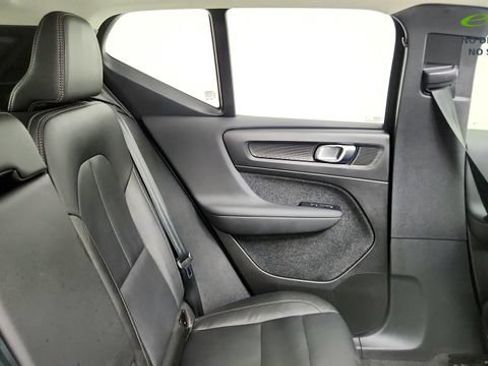 Used 2025 Volvo XC40 B5 Plus AWD/4WD image 39
