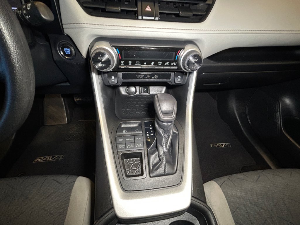 Used 2020 Toyota RAV4 XLE AWD/4WD image 11