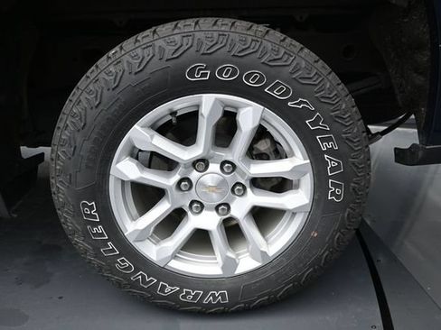 Used 2023 Chevrolet Silverado 1500 LT AWD/4WD image 10