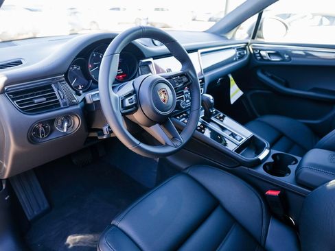 Certified 2026 Porsche Macan Turbo AWD/4WD image 4