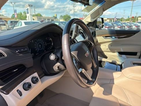 Used 2020 Cadillac Escalade Luxury AWD/4WD image 17