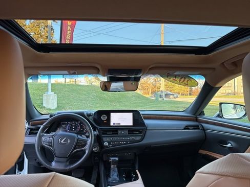 Used 2023 Lexus ES 350 w/ Premium Package image 11