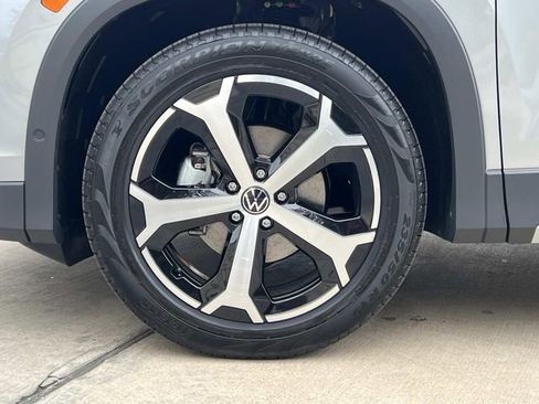 New 2026 Volkswagen Tiguan SE FWD image 6