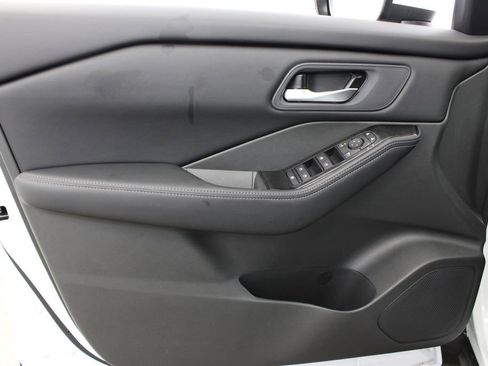 New 2026 Nissan Rogue SV FWD image 15