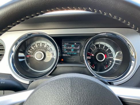 Used 2013 Ford Mustang Premium image 9