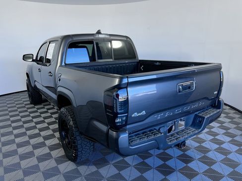 Used 2022 Toyota Tacoma SR AWD/4WD image 5