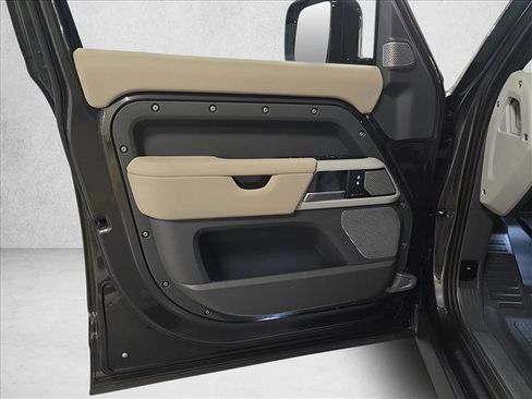 Used 2024 Land Rover Defender 130 S image 27