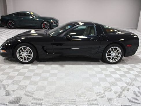 Used 2001 Chevrolet Corvette Coupe w/ Preferred Equipment Group1 RWD image 6