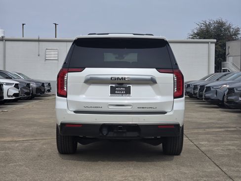 Used 2022 GMC Yukon XL Denali w/ Denali Premium Package image 7