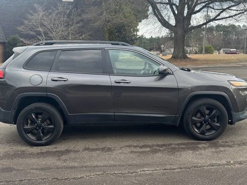 Used 2015 Jeep Cherokee Latitude w/ Comfort/Convenience Group image 9