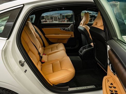Used 2023 Volvo S90 B6 Ultimate w/ Lounge Package image 32