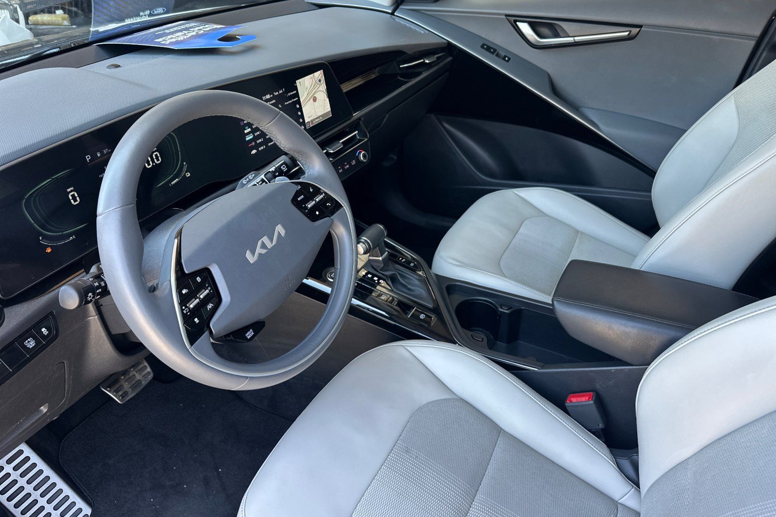 Used 2023 Kia Niro EX Touring FWD image 9