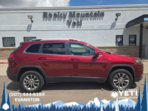 Used 2020 Jeep Cherokee Latitude Plus w/ Comfort/Convenience Group AWD/4WD image 2
