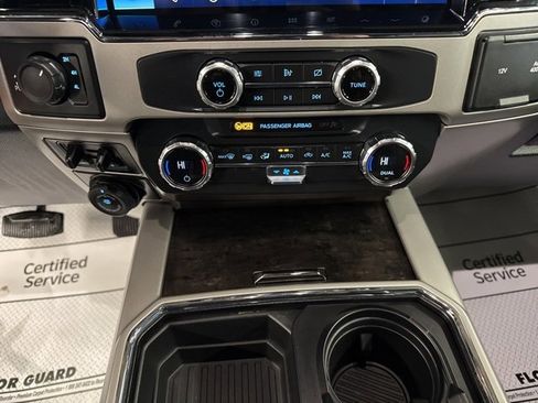 Used 2022 Ford F250 Lariat image 16