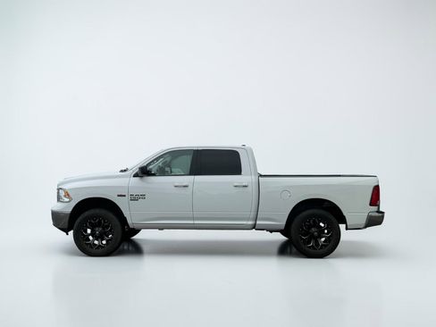 Used 2020 RAM 1500 Classic SLT AWD/4WD image 2