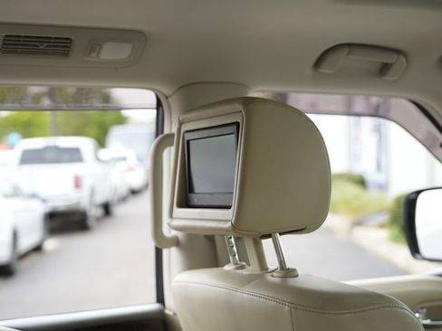 Used 2012 INFINITI QX56 4WD w/ Deluxe Touring Pkg image 41