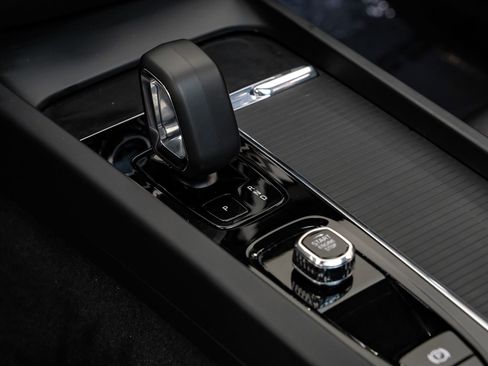 Used 2024 Volvo S60 B5 Core image 29