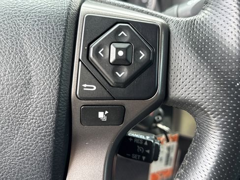 Used 2017 Toyota Tacoma SR5 w/ Tow Package RWD image 19