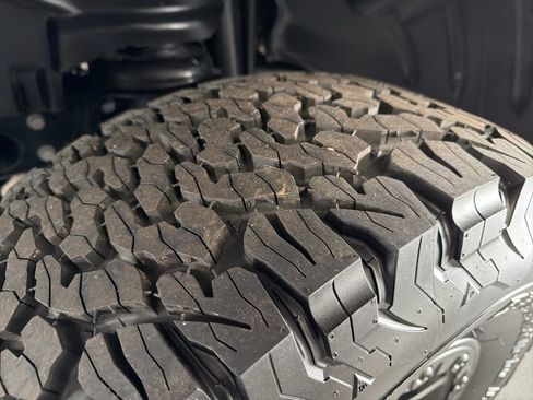 Used 2025 Jeep Wrangler Unlimited Rubicon image 18