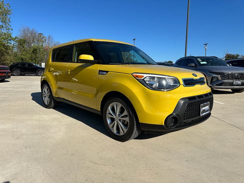Used 2015 Kia Soul + image 3