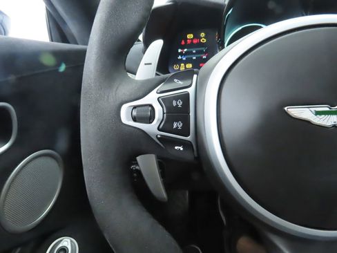 Used 2020 Aston Martin V8 Vantage Coupe image 11