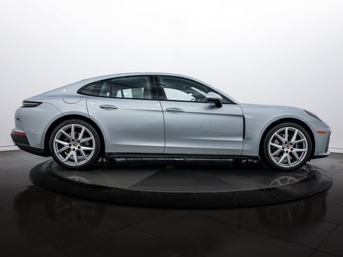 Certified 2025 Porsche Panamera 4 image 8