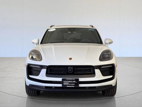 Certified 2025 Porsche Macan image 11