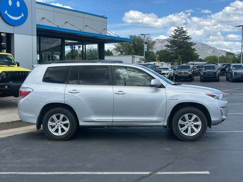 Used 2012 Toyota Highlander 4WD Hybrid w/ Leather Pkg image 2