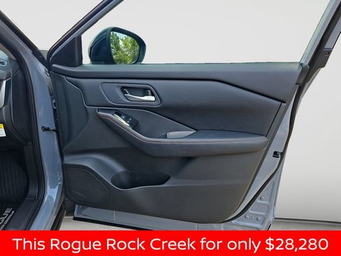 Used 2025 Nissan Rogue SV AWD/4WD image 37