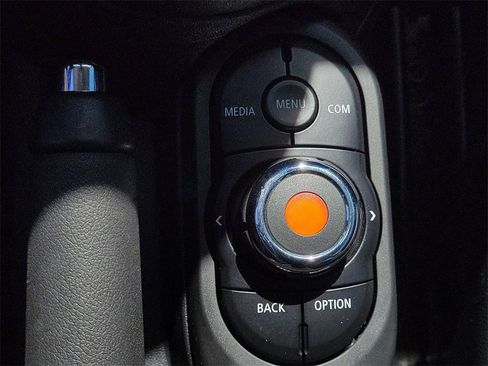 Used 2020 MINI Cooper 2-Door Hardtop image 24