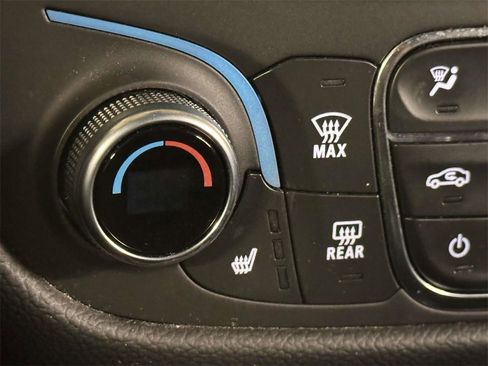 Used 2023 Chevrolet Equinox LT image 29