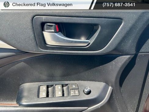 Used 2019 Toyota Highlander XLE AWD/4WD image 14