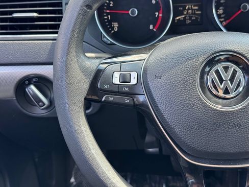Used 2016 Volkswagen Jetta SE FWD image 21