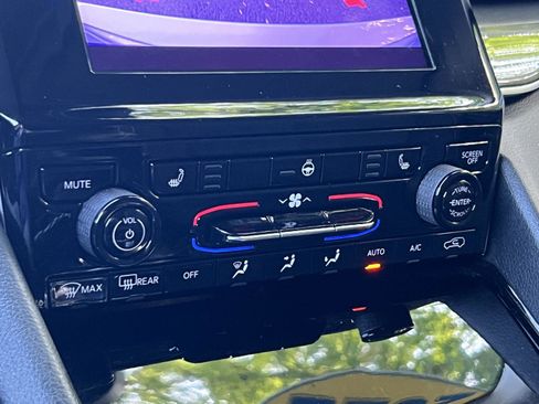 Used 2022 Jeep Grand Cherokee L Laredo w/ Luxury Tech Group I image 21