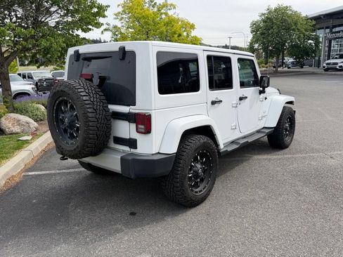 Used 2015 Jeep Wrangler Unlimited Sahara w/ Connectivity Group AWD/4WD image 8
