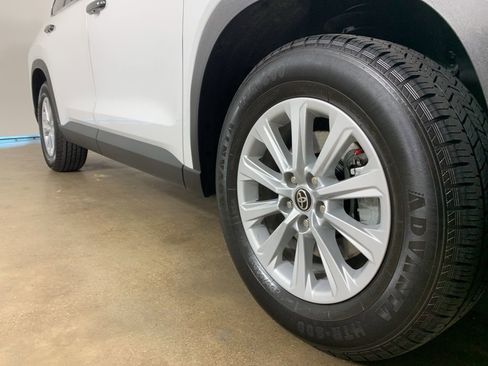 Used 2024 Toyota Grand Highlander AWD image 6